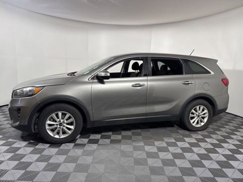 Used 2019 Kia Sorento LX image 3