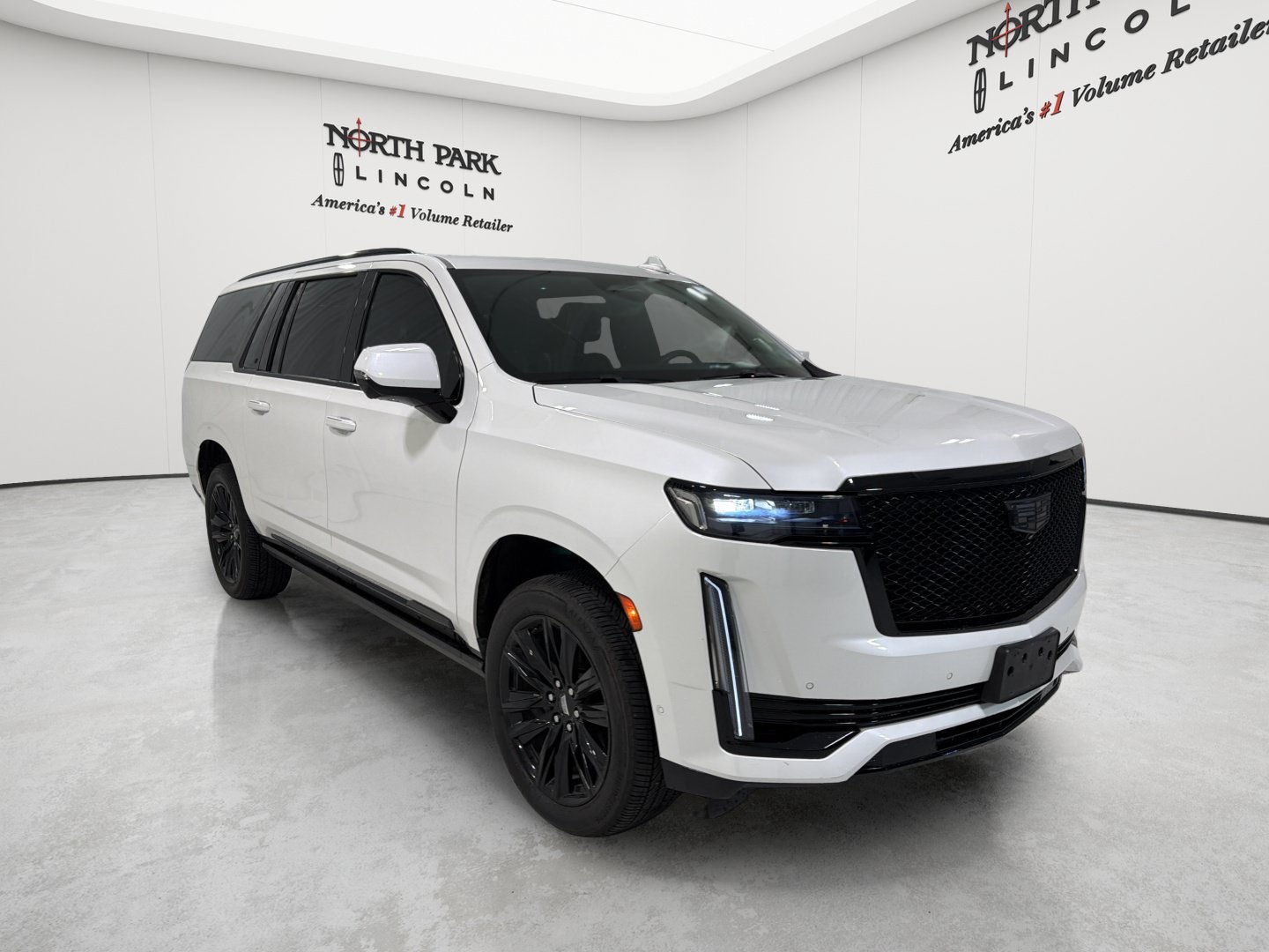 Used 2021 Cadillac Escalade ESV Sport Platinum w/ Heavy-Duty Trailer Package AWD/4WD image 7