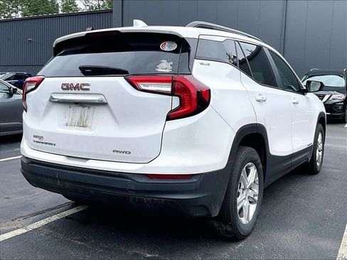 Used 2023 GMC Terrain SLE w/ Driver Convenience Package AWD/4WD image 4