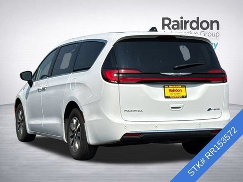 Used 2024 Chrysler Pacifica Limited FWD image 4