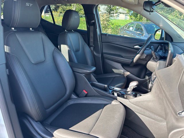 Used 2024 Buick Encore GX Sport Touring FWD image 27