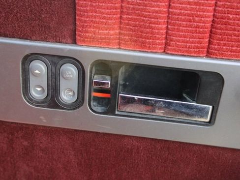 Used 1990 Chevrolet Silverado 1500 2WD Regular Cab image 23