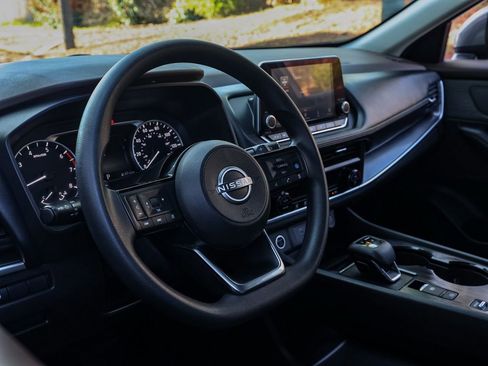 Used 2023 Nissan Rogue SV image 14