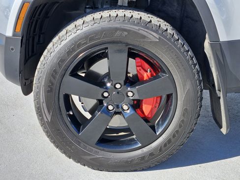 Used 2020 Land Rover Defender 110 First Edition image 12