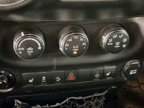 Used 2017 Jeep Wrangler Unlimited Rubicon AWD/4WD image 23