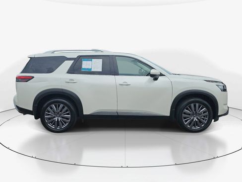 Used 2023 Nissan Pathfinder SL w/ SL Premium Package AWD/4WD image 3