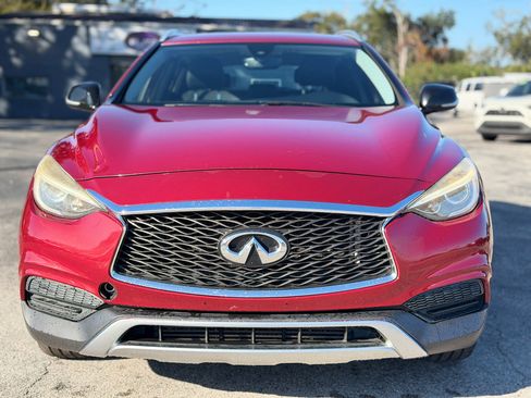 Used 2017 INFINITI QX30 AWD image 2