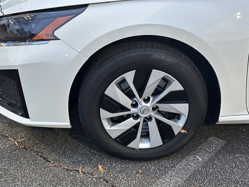 Certified 2025 Nissan Altima 2.5 S image 11