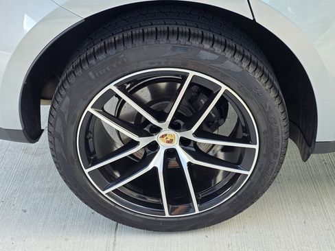 Used 2025 Porsche Macan image 16
