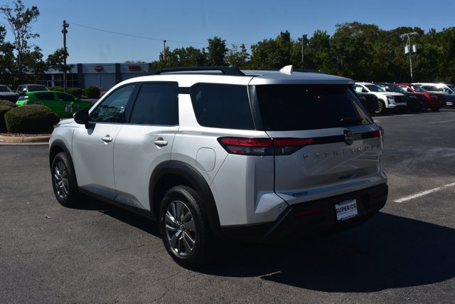 Used 2025 Nissan Pathfinder SV FWD image 7