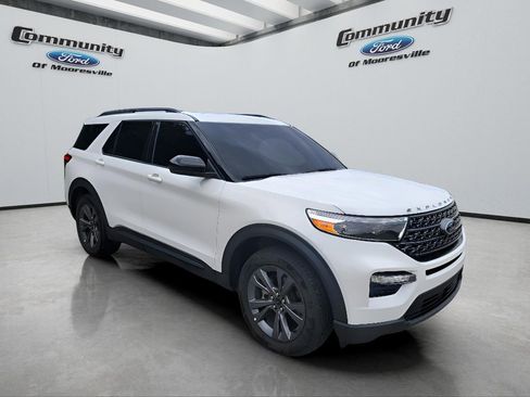 Used 2022 Ford Explorer XLT w/ Equipment Group 202A AWD/4WD image 3