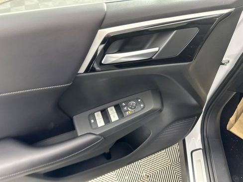 New 2025 Mitsubishi Outlander SE image 22