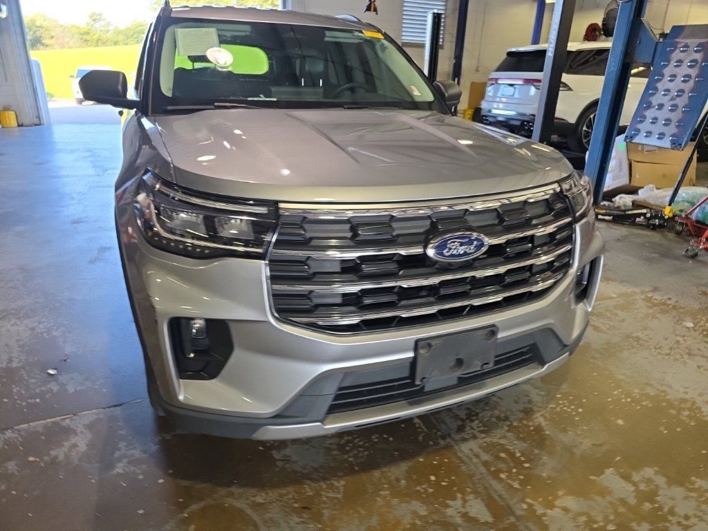 Used 2025 Ford Explorer Active w/ Active Comfort Package RWD image 8