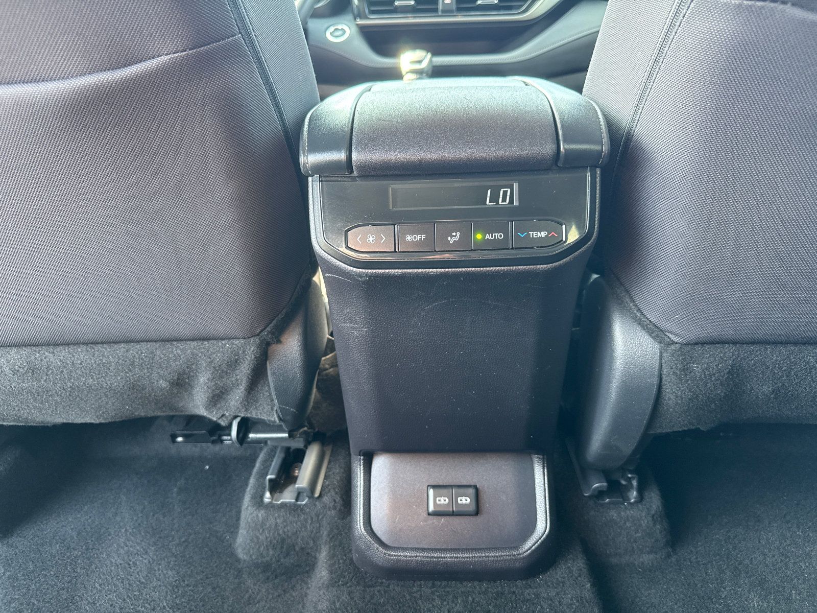 Used 2025 Toyota Highlander LE FWD image 8