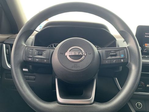 Used 2023 Nissan Rogue SV image 11