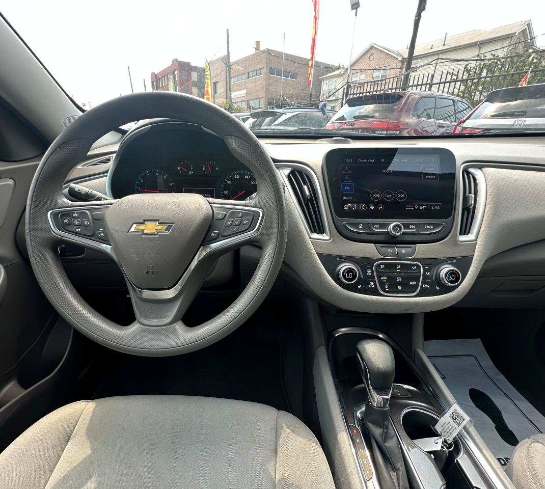 Used 2025 Chevrolet Malibu LT FWD image 11
