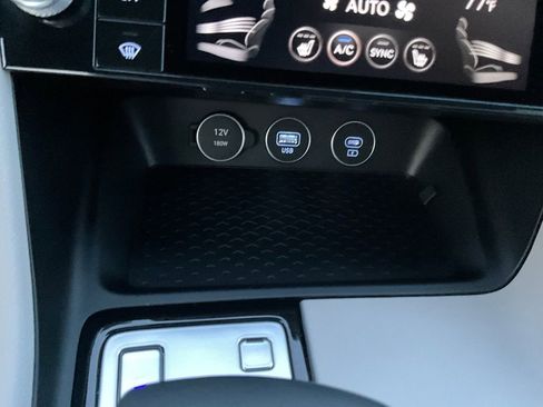 Used 2025 Genesis G70 2.5T image 22