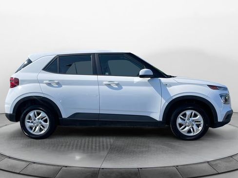 Used 2021 Hyundai Venue SE image 6