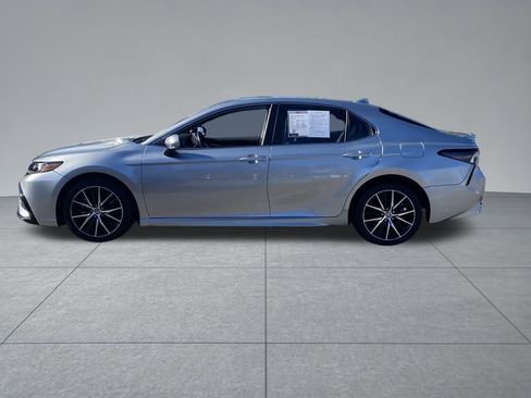 Used 2023 Toyota Camry SE image 4