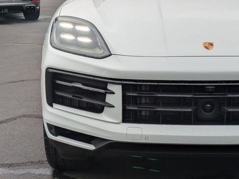 Certified 2025 Porsche Cayenne image 12