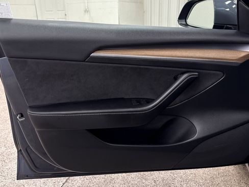 Used 2023 Tesla Model 3 Standard Range image 3