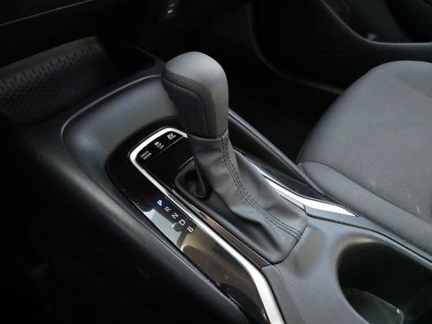 Certified 2025 Toyota Corolla LE image 24