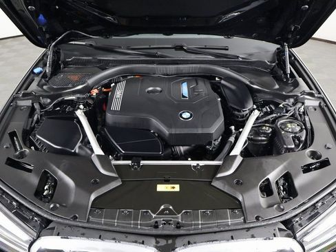 Used 2023 BMW 530e xDrive w/ Premium Package image 15
