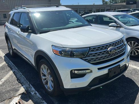 Used 2021 Ford Explorer Limited w/ Equipment Group 301A AWD/4WD image 6