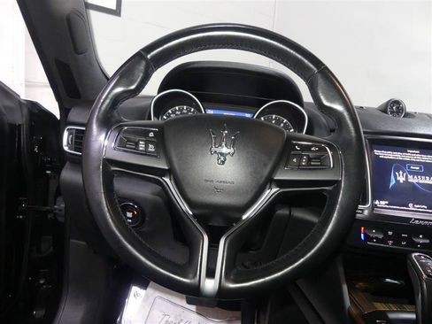 Used 2019 Maserati Levante AWD/4WD image 31