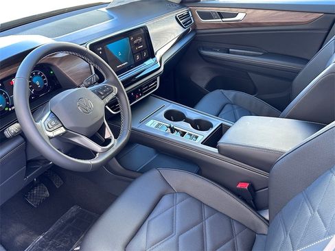 New 2026 Volkswagen Atlas SE image 10