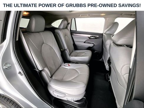 Used 2023 Toyota Highlander Platinum FWD image 35