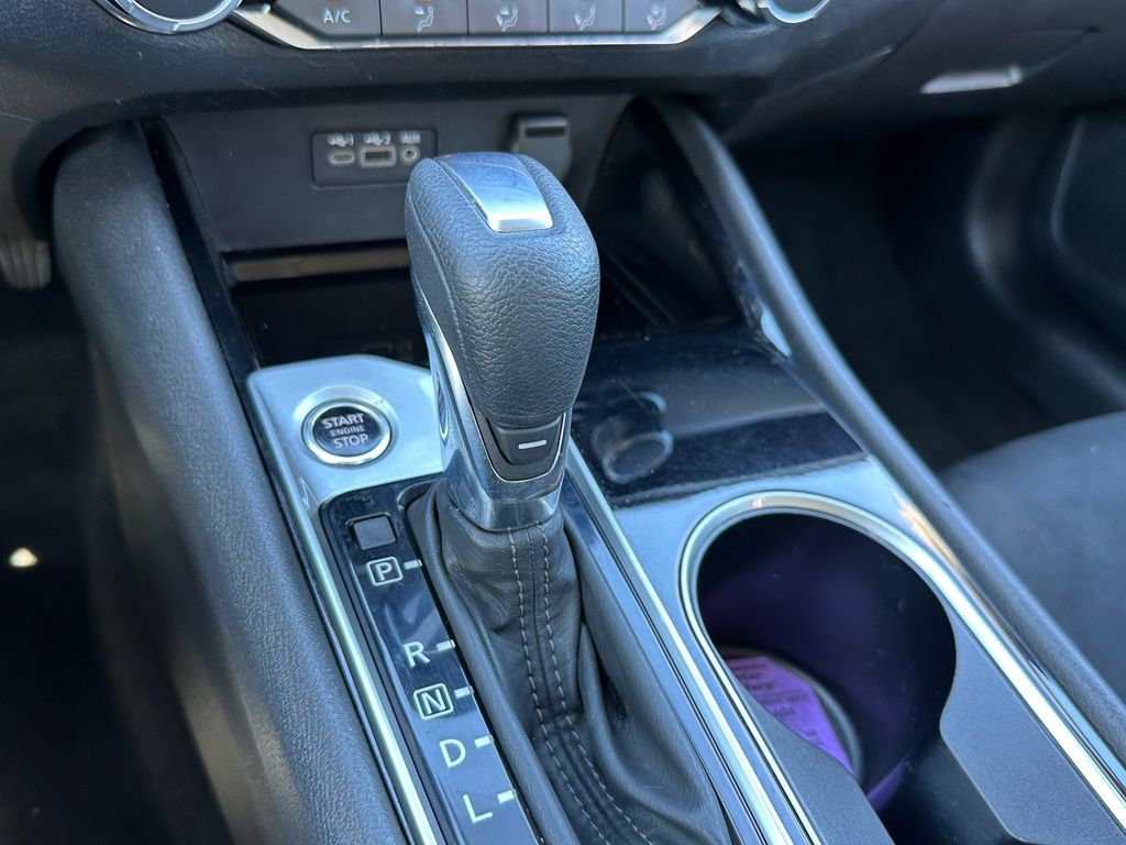 Used 2024 Nissan Altima 2.5 SV FWD image 31