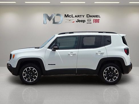 Used 2023 Jeep Renegade Latitude AWD/4WD image 3