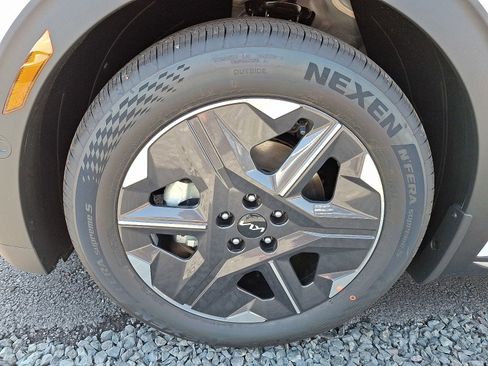 New 2025 Kia EV6 Light w/ Light LR Technology Package image 4