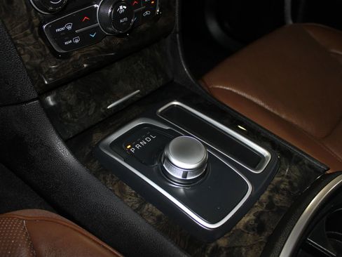 Used 2019 Chrysler 300 Limited w/ Safetytec Plus Group RWD image 23
