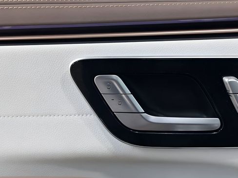 Used 2022 Mercedes-Benz EQS 580 4MATIC Sedan w/ Pinnacle Trim Package image 38