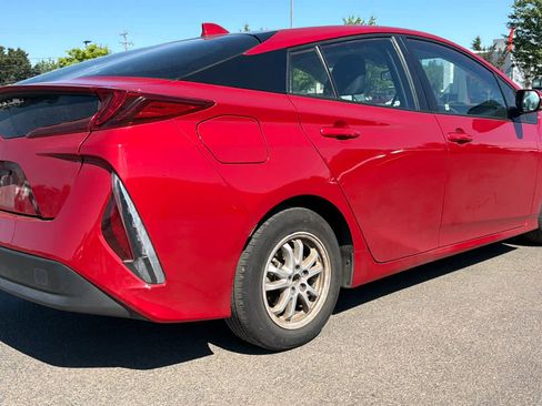 Used 2021 Toyota Prius Prime LE w/ Carpet Mat Package (TMS) FWD image 4