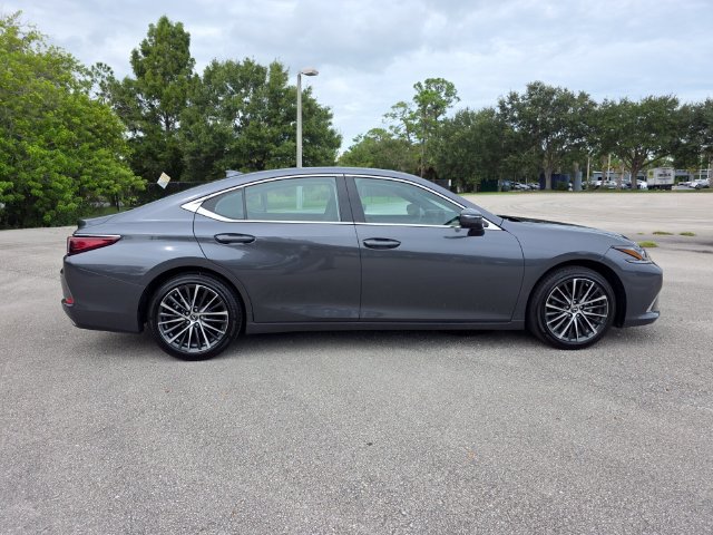 Used 2025 Lexus ES 350 w/ Premium Package FWD image 2