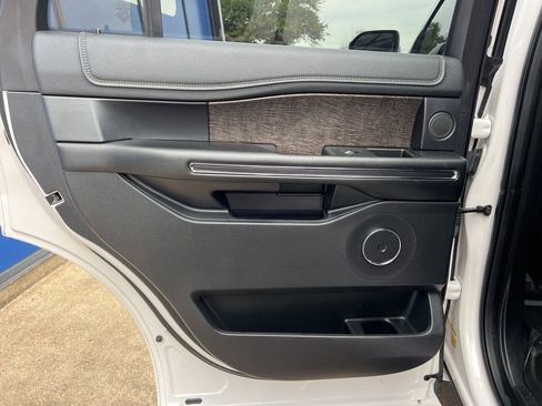 Used 2019 Ford Expedition Limited w/ Equipment Group 301A image 23