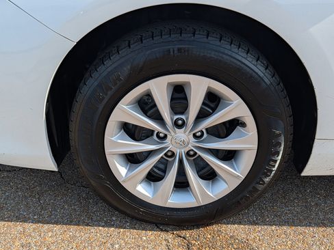 Used 2016 Toyota Camry LE FWD image 25