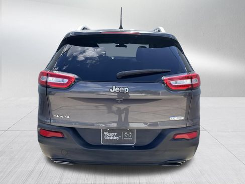 Used 2016 Jeep Cherokee Latitude w/ Cold Weather Group AWD/4WD image 7
