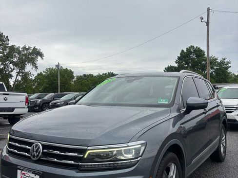 Used 2018 Volkswagen Tiguan SEL Premium AWD/4WD image 2