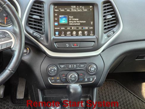 Used 2018 Jeep Cherokee Trailhawk w/ Cold Weather Group AWD/4WD image 18