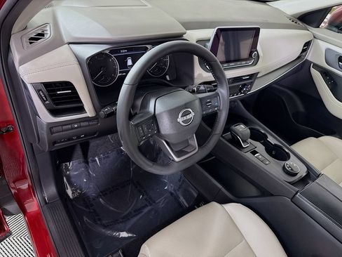 Certified 2025 Nissan Rogue SV w/ SV Premium Package AWD/4WD image 19