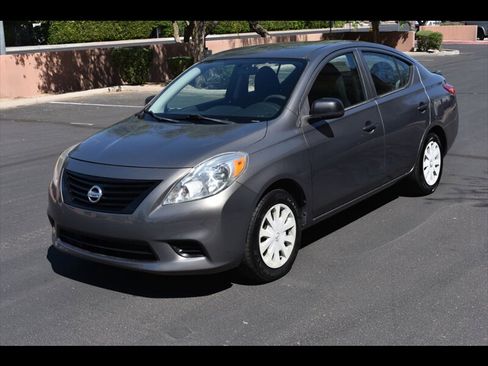 Used 2014 Nissan Versa S Plus FWD image 3