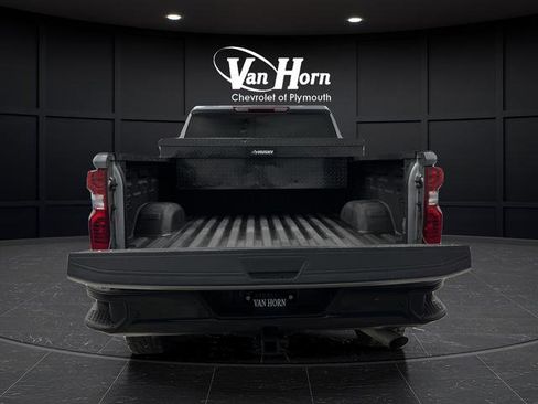 Used 2024 Chevrolet Silverado 2500 Custom w/ Custom Value Package image 12