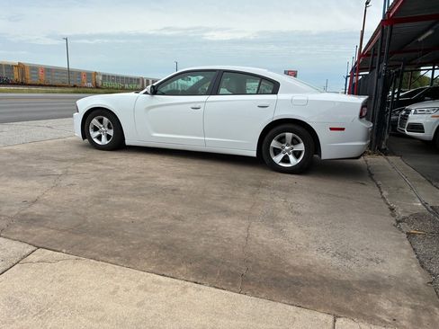 Used 2013 Dodge Charger SE RWD image 16