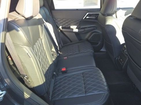 Used 2024 Mitsubishi Outlander 4WD Plug-In Hybrid image 27