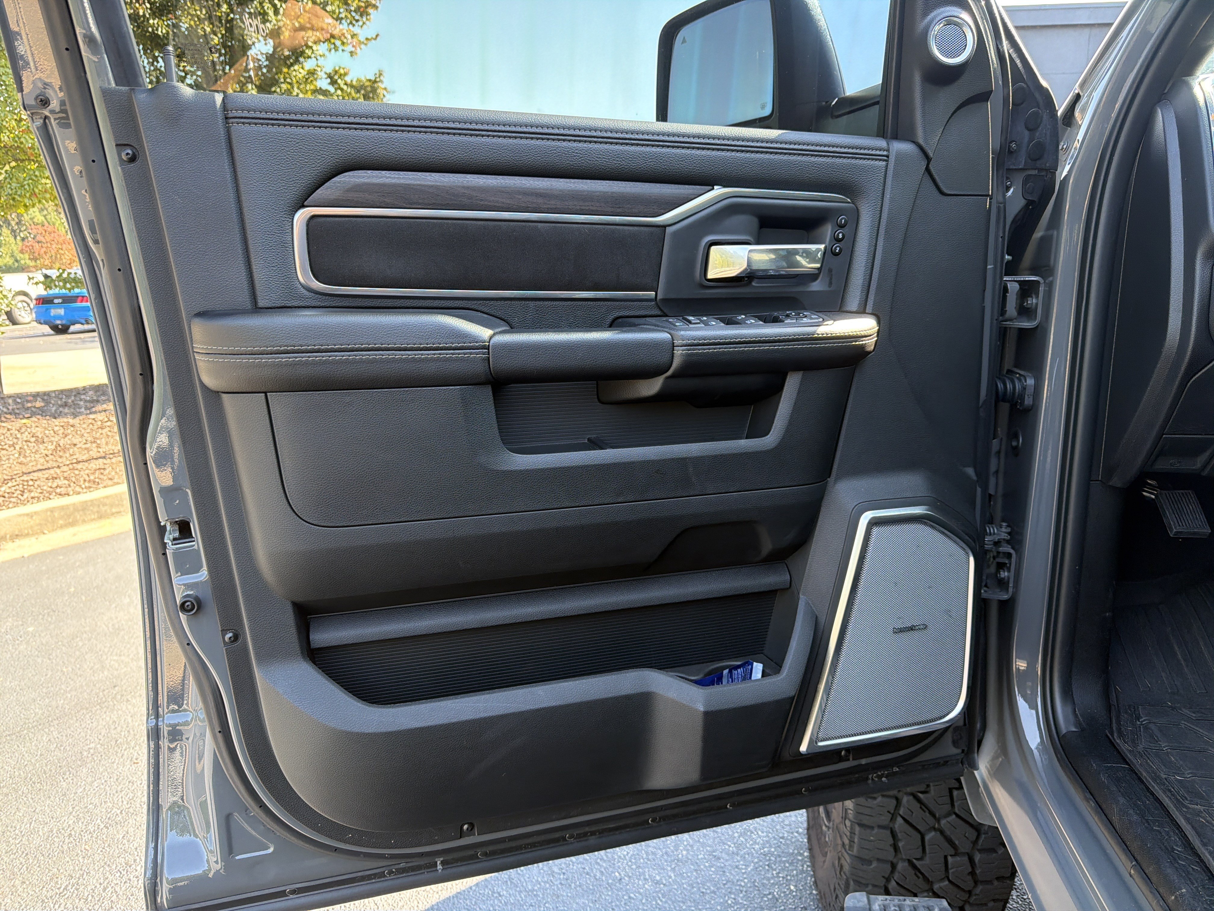 Used 2026 RAM 2500 Laramie AWD/4WD image 15