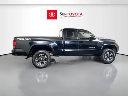 Used 2019 Toyota Tacoma TRD Sport image 2